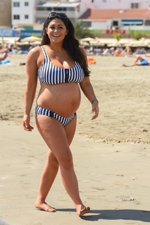 Casey Batchelor feet photo thumbnail