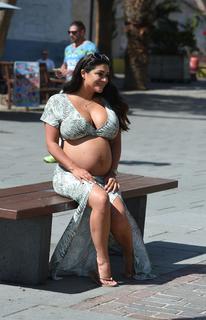 Casey Batchelor feet photo thumbnail