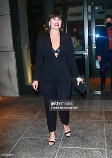 Casey Wilson feet photo 12