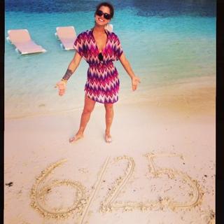 Cassadee Pope feet photo thumbnail