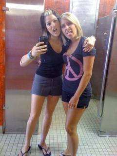 Cassadee Pope feet photo thumbnail