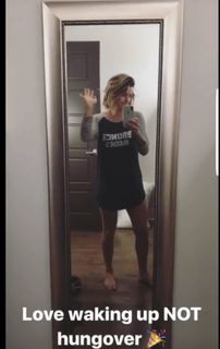 Cassadee Pope feet photo thumbnail