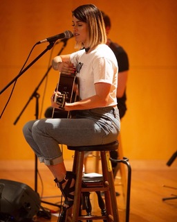 Cassadee Pope feet photo thumbnail