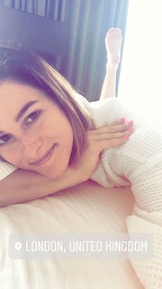 Cassadee Pope feet photo thumbnail