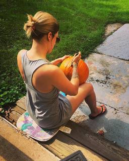 Cassadee Pope feet photo thumbnail