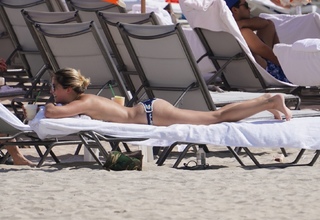 Cassadee Pope feet photo thumbnail