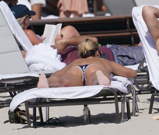 Cassadee Pope feet photo thumbnail