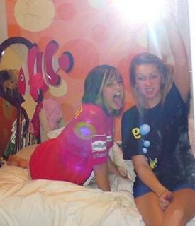 Cassadee Pope feet photo thumbnail