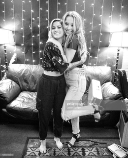 Cassadee Pope feet photo thumbnail