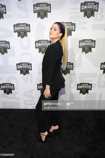 Cassadee Pope feet photo thumbnail