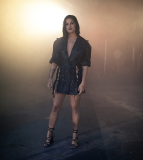 Cassadee Pope feet photo thumbnail