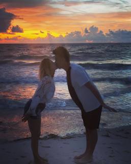 Cassadee Pope feet photo thumbnail