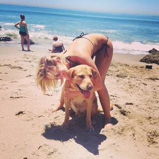 Cassi Thomson feet photo 11