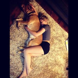 Cassi Thomson feet photo 8