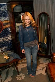 Cassi Thomson feet photo 1