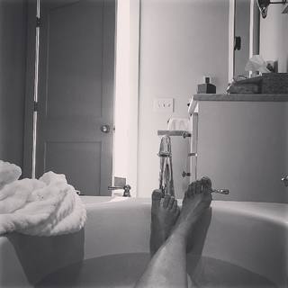 Cassidy Freeman feet photo thumbnail
