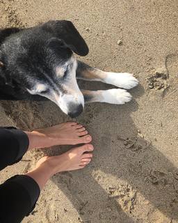 Cassidy Freeman feet photo thumbnail