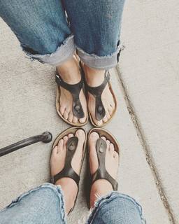 Cassidy Freeman feet photo thumbnail