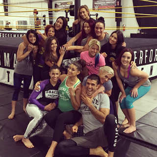 Cassie Arneill feet photo thumbnail