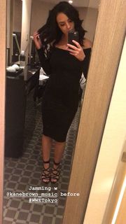 Cassie Arneill feet photo thumbnail