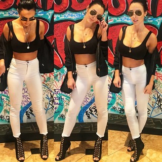 Cassie Arneill feet photo thumbnail