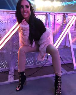 Cassie Arneill feet photo thumbnail