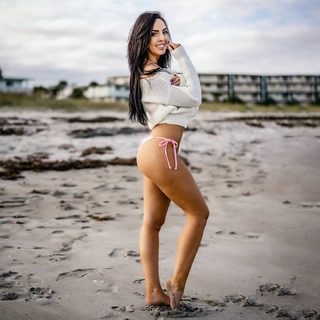 Cassie Arneill feet photo thumbnail