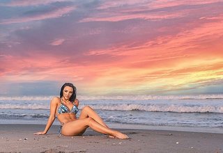 Cassie Arneill feet photo thumbnail