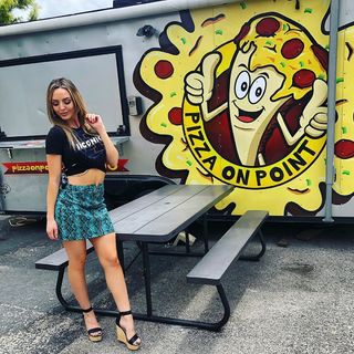 Cassie Arneill feet photo thumbnail