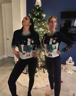 Cassie Arneill feet photo thumbnail