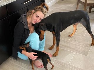 Cassie Arneill feet photo thumbnail