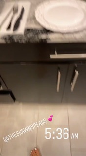 Cassie Arneill feet photo thumbnail