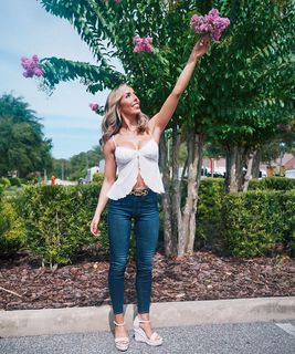 Cassie Arneill feet photo thumbnail