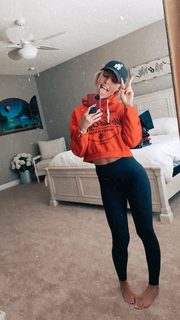 Cassie Arneill feet photo thumbnail