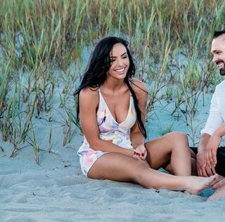 Cassie Arneill feet photo thumbnail