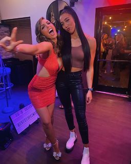 Cassie Arneill feet photo thumbnail