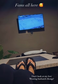 Cassie Arneill feet photo thumbnail