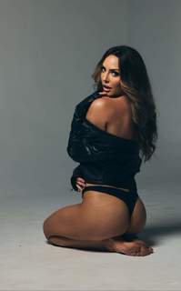 Cassie Arneill feet photo thumbnail