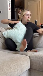 Cassie Arneill feet photo 2