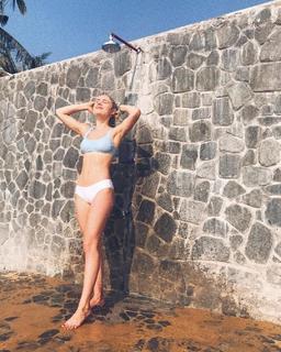Cassie Randolph feet photo 19