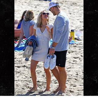 Cassie Randolph feet photo 15