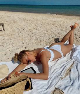 Cassie Randolph feet photo 16