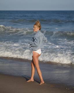 Cassie Randolph feet photo 18