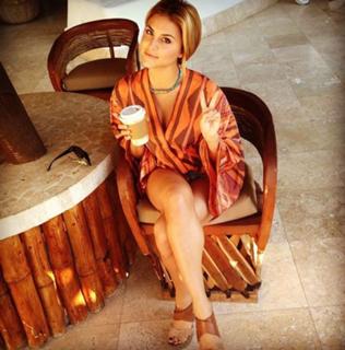 Cassie Scerbo feet photo thumbnail