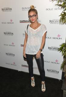 Cassie Scerbo feet photo thumbnail