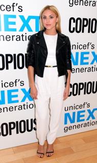 Cassie Scerbo feet photo thumbnail