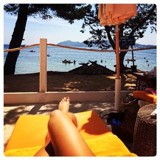 Cassie Scerbo feet photo thumbnail