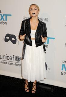 Cassie Scerbo feet photo thumbnail