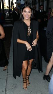 Cassie Scerbo feet photo thumbnail