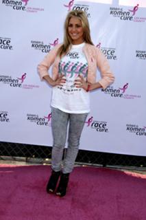 Cassie Scerbo feet photo thumbnail